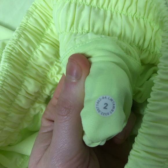 Lululemon Hotty Hot Low-Rise Lined Short 4" in Electric Lemon Size 2 Neon - Picture 11 of 16